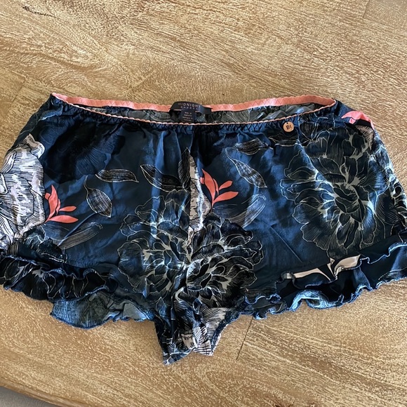 Midnight Bakery Floral print Robe and Pajama set - Picture 10 of 12